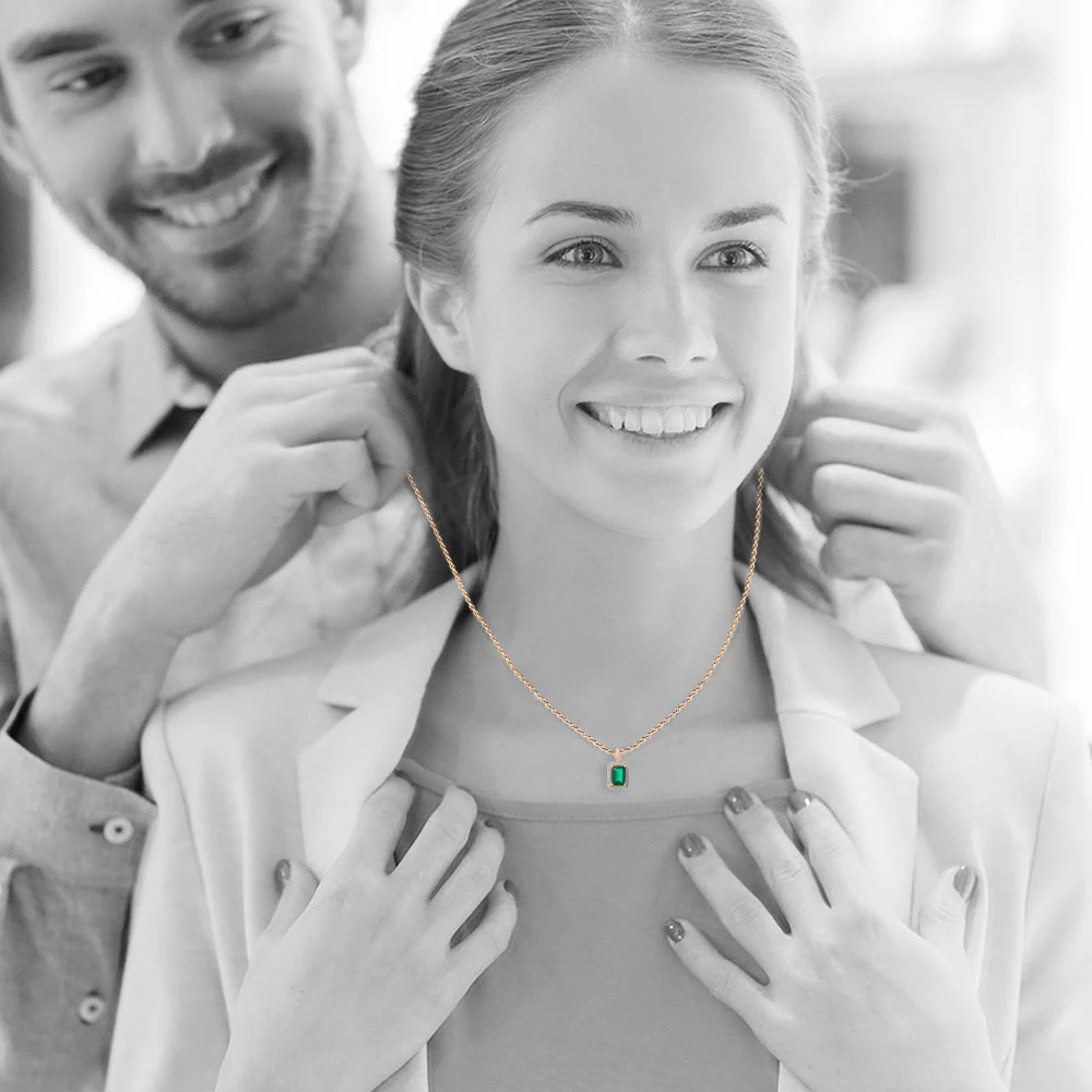 Подвес с изумрудом синтетическим и бриллиантами из красного золота 375 пробы